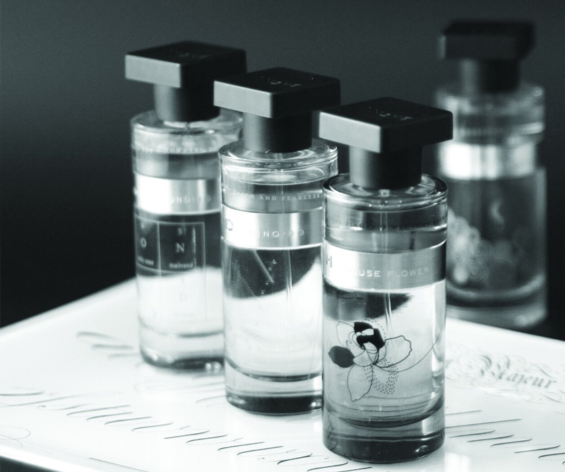 fragrance-layering-how-to-create-a-signature-scent_donasa-aroma-diaries